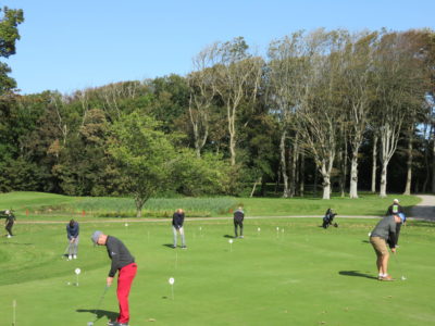 Golfmatche og golfophold til klubbens medlemmer. Golfklub
